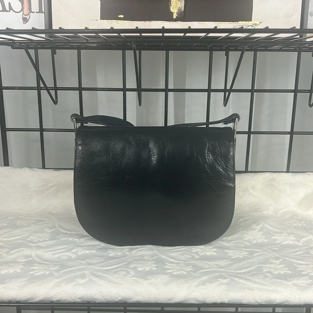 EUC VINTAGE NAVY LEATHER SHOULDER BAG WITH SHINY GOLD HARDWARE. Adjustable Strap - Picture 11 of 11